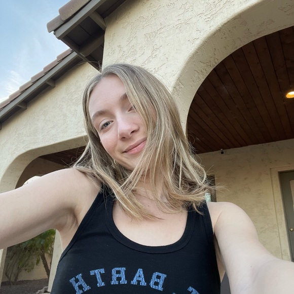 Meet your Posher, Ella - Picture 2 of 8